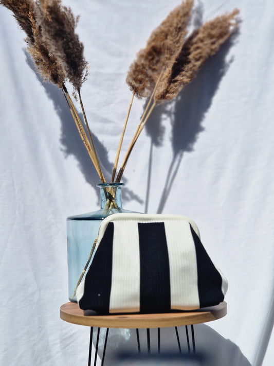 Bolso Rayas Crochet Blanco y Negro